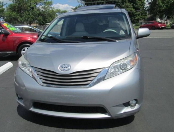 2011 Toyota Sienna XLE 丰田八座、售价