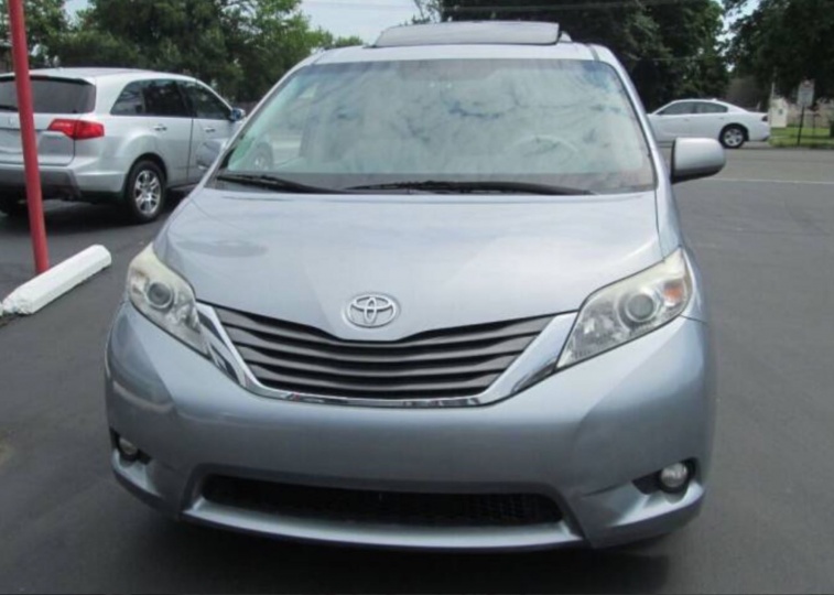 2013 Toyota Sienna XLE 8-Passe